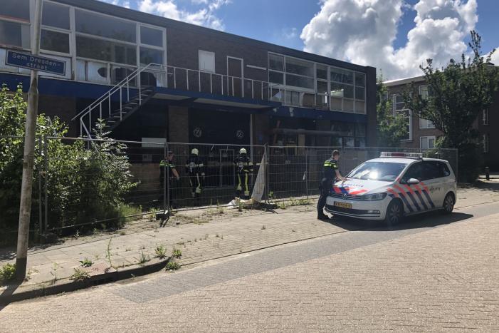 Brand in voormalig autoschadeherstelbedrijf