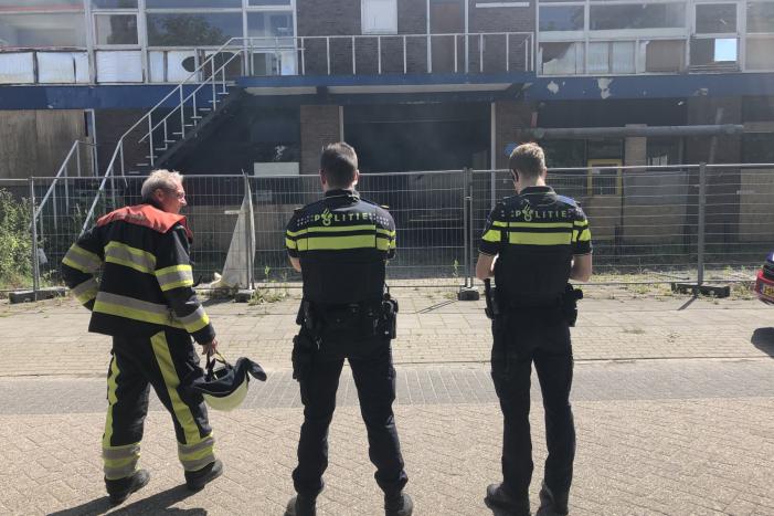 Brand in voormalig autoschadeherstelbedrijf