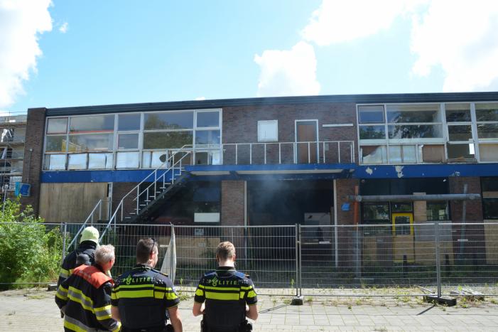 Brand in voormalig autoschadeherstelbedrijf