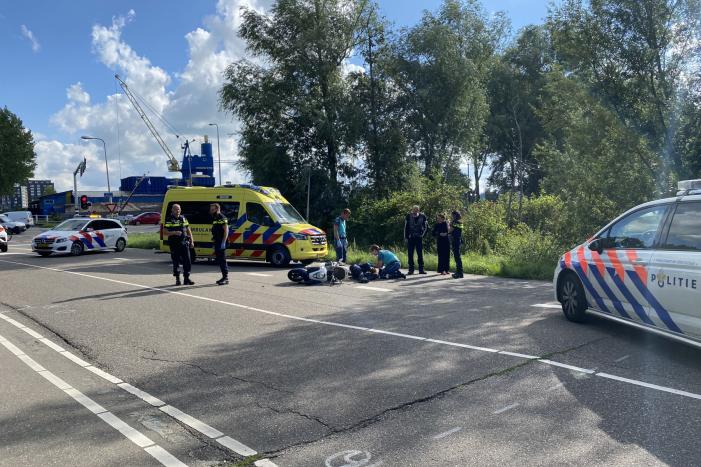 Scooterrijder ernstig gewond bij verkeersongeval