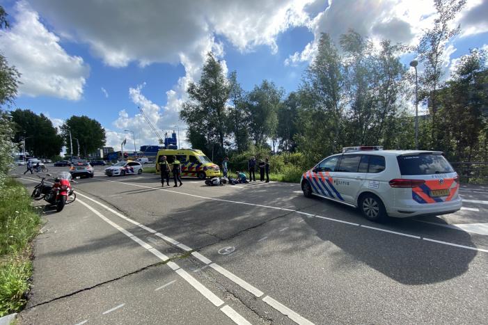 Scooterrijder ernstig gewond bij verkeersongeval