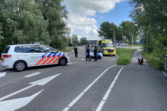Scooterrijder ernstig gewond bij verkeersongeval