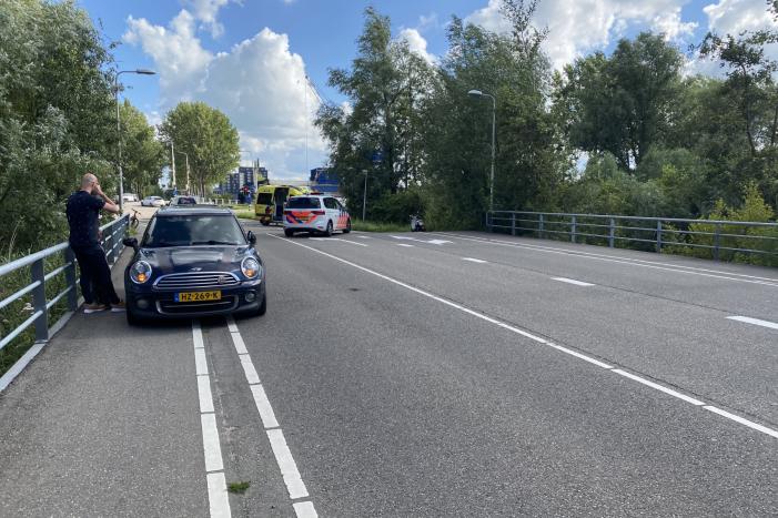 Scooterrijder ernstig gewond bij verkeersongeval