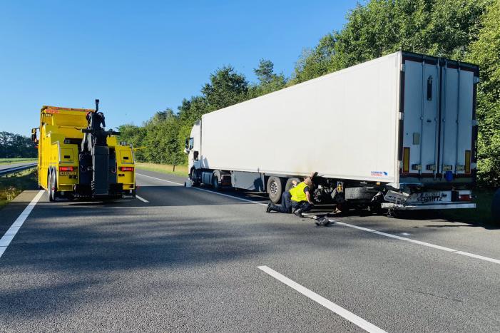 Omstanders redden bestuurder uit brandende auto