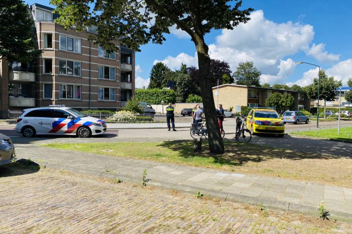 Twee fietsers botsen op elkaar