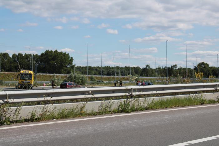Ongeval tussen twee voertuigen op snelweg