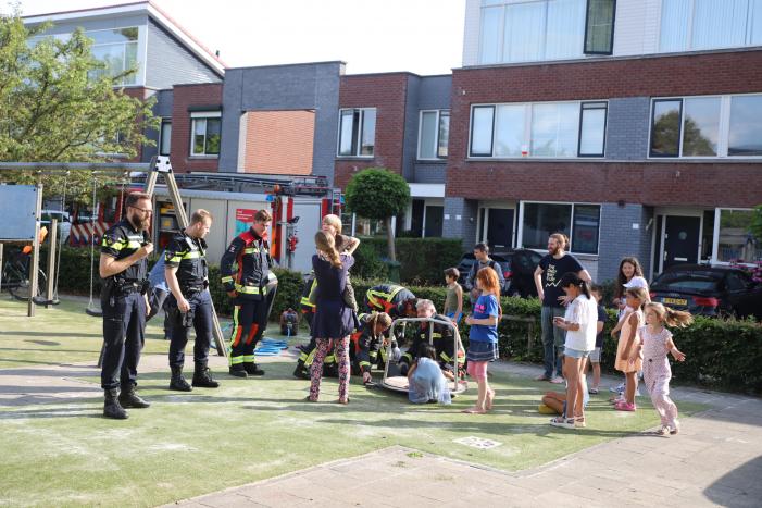 Jongen vast onder draaimolen