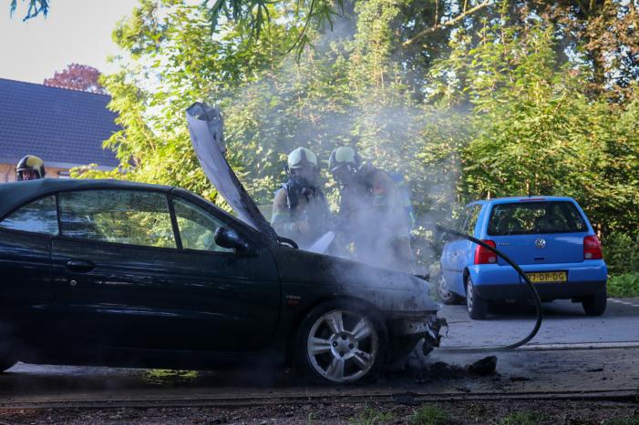 Auto totaal verwoest door brand