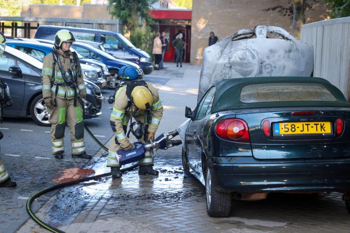 Auto totaal verwoest door brand