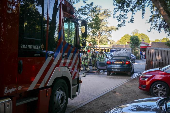 Auto totaal verwoest door brand