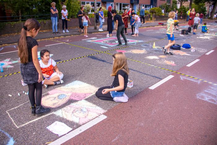 Geen bekeuring, maar bekleuring in het Soesterkwartier