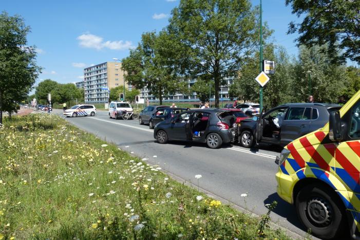 Veel schade bij kettingbotsing