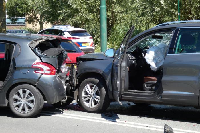 Veel schade bij kettingbotsing