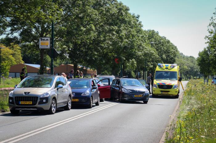 Veel schade bij kettingbotsing