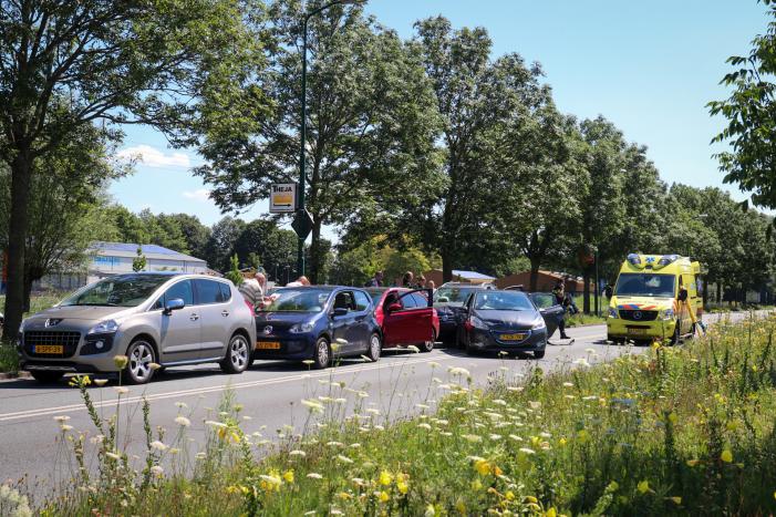 Veel schade bij kettingbotsing