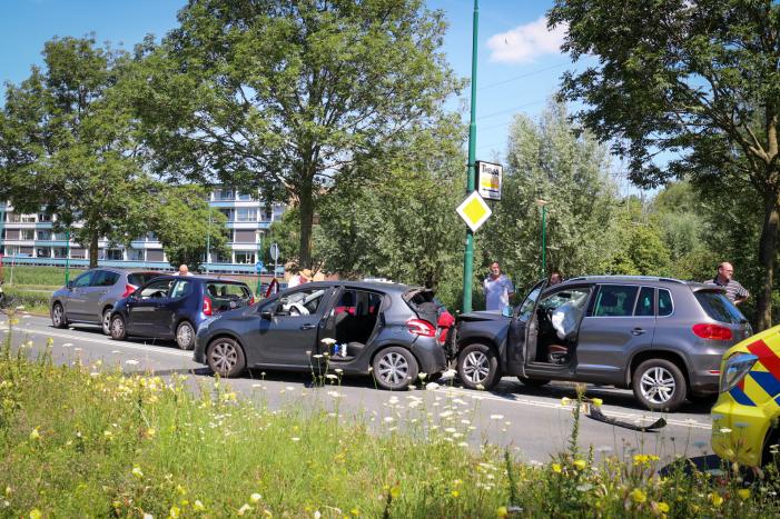 Veel schade bij kettingbotsing