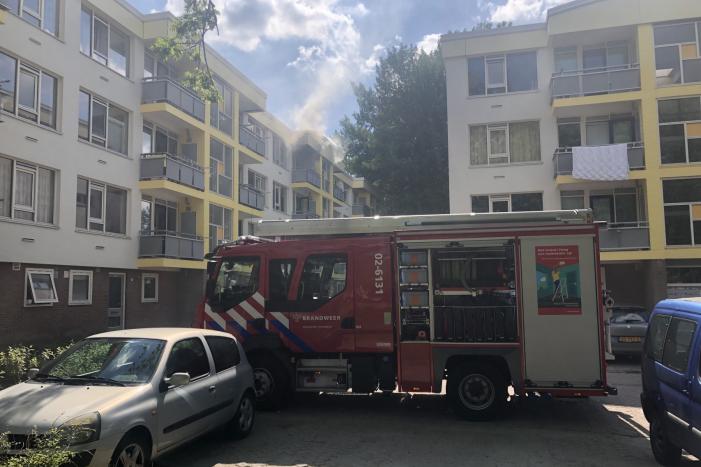 Veel rook bij brand in appartement