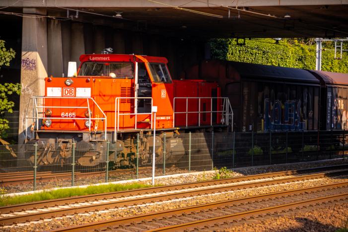 Goederentrein van spoor gelopen
