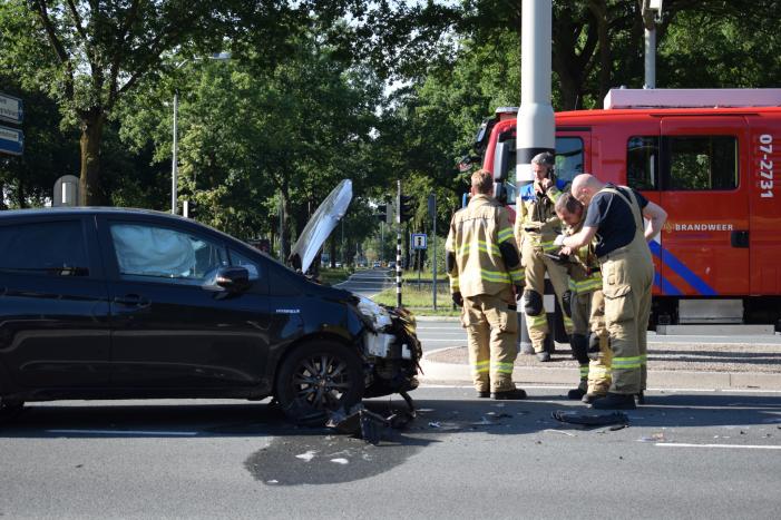 Schade na botsing op kruispunt