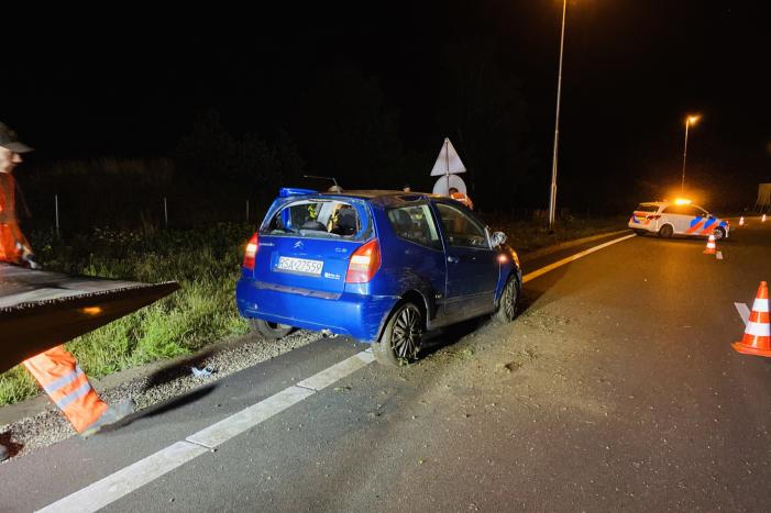 Automobilist vliegt uit bocht