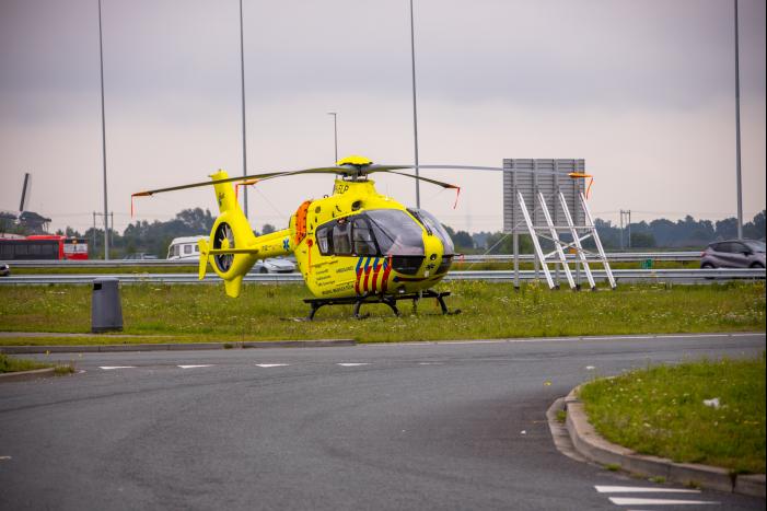 Traumahelikopter strandt naast A1