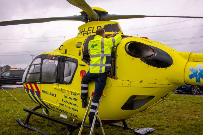 Traumahelikopter strandt naast A1