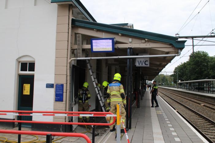 Station Nijkerk deels afgesloten door mogelijke brand