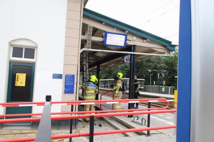 Station Nijkerk deels afgesloten door mogelijke brand