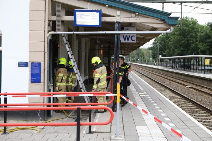 Station Nijkerk deels afgesloten door mogelijke brand
