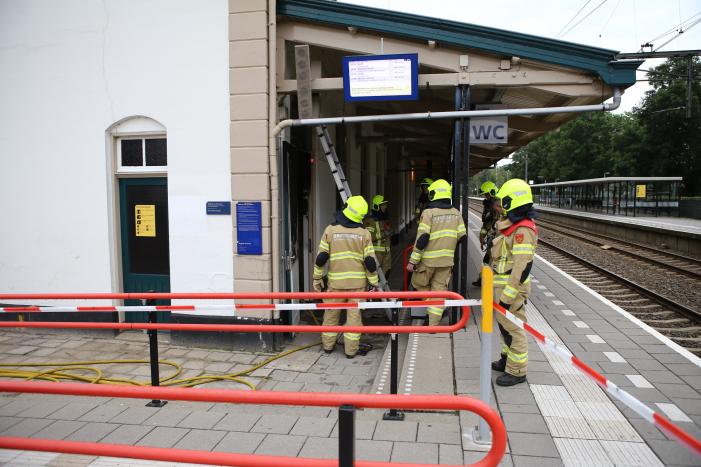 Station Nijkerk deels afgesloten door mogelijke brand