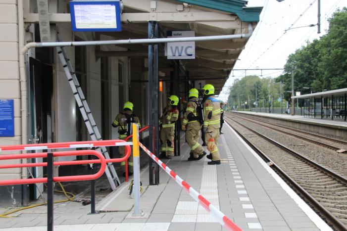 Station Nijkerk deels afgesloten door mogelijke brand