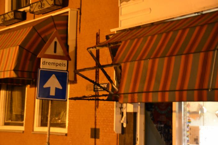 Deel zonnescherm afgebrand