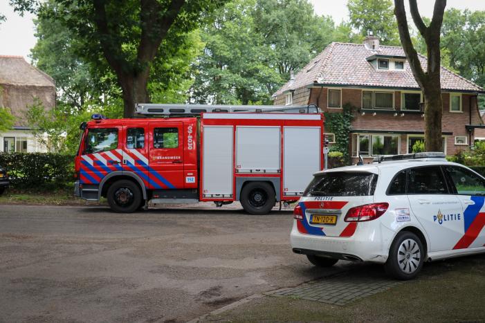 Trap van woning vat vlam door verfbrander