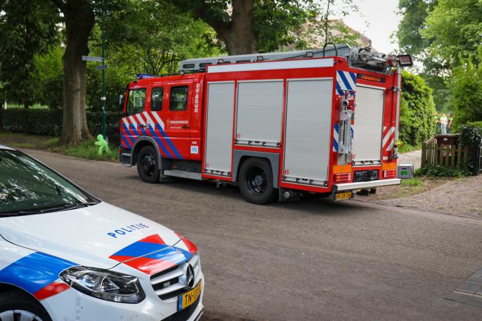 Trap van woning vat vlam door verfbrander