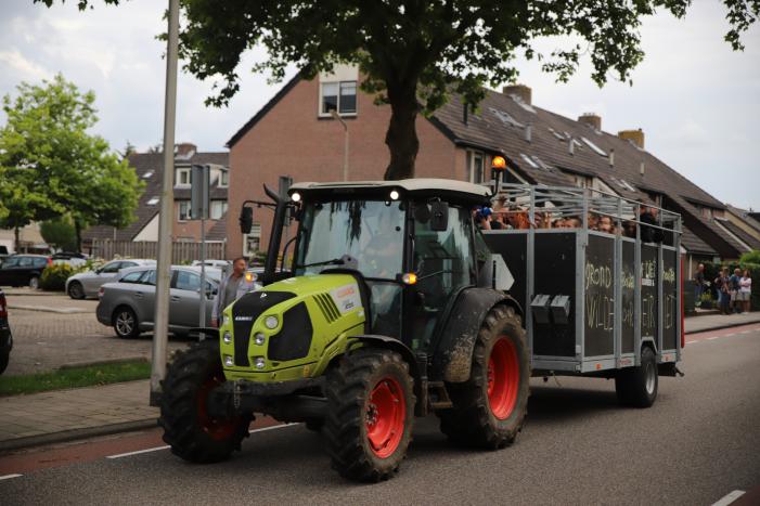 Boeren houden protest met meerdere tractoren