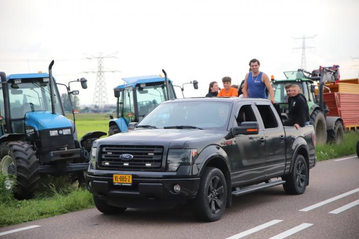 Boeren houden protest met meerdere tractoren