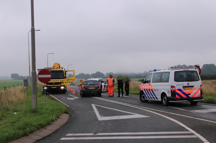 Politieauto ramt personenauto, inzittenden aangehouden