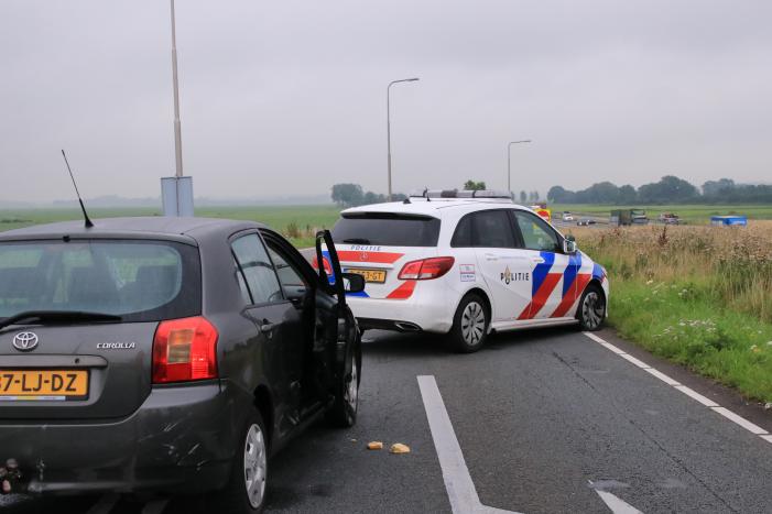 Politieauto ramt personenauto, inzittenden aangehouden