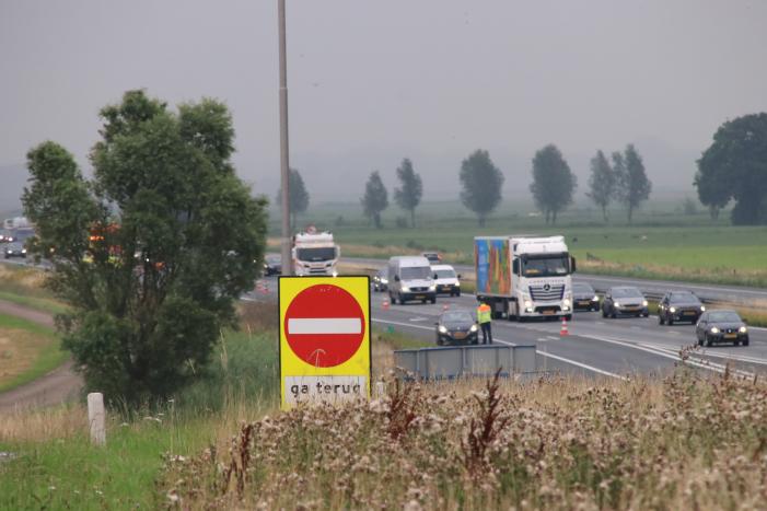 Politieauto ramt personenauto, inzittenden aangehouden