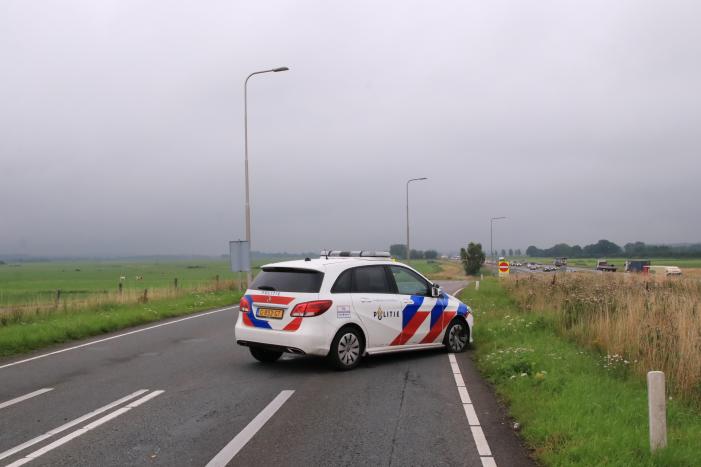 Politieauto ramt personenauto, inzittenden aangehouden