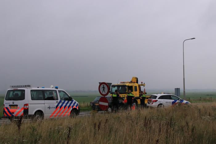 Politieauto ramt personenauto, inzittenden aangehouden