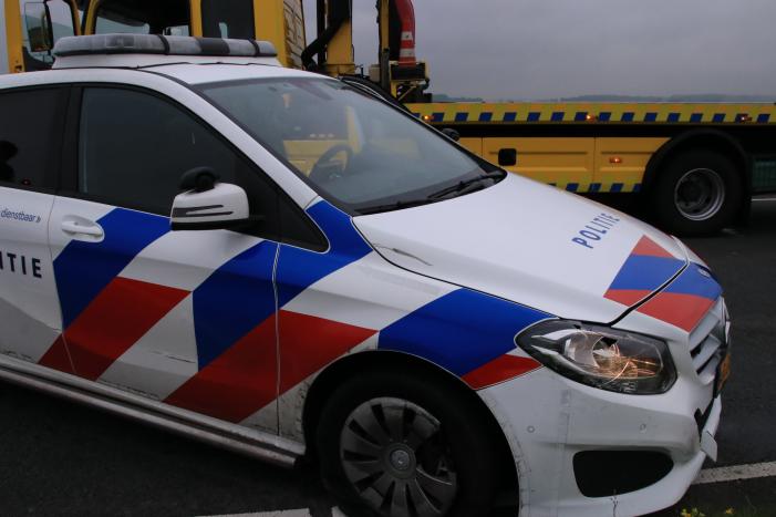 Politieauto ramt personenauto, inzittenden aangehouden