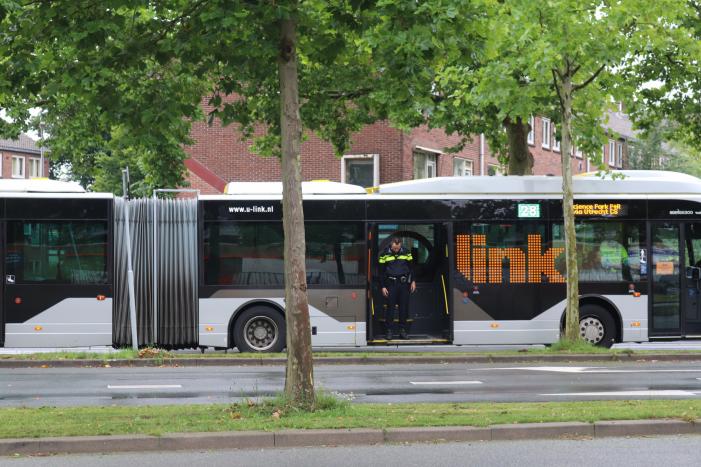 U-link stadbus maakt noodstop; passagier raakt gewond