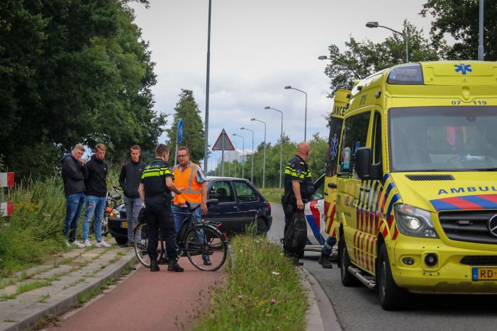 Fietser gewond na botsing met auto
