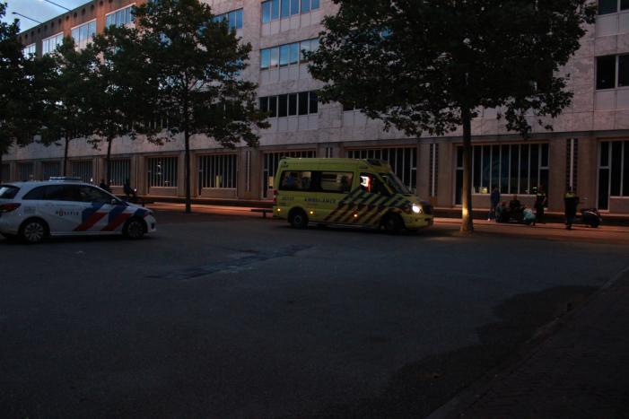 Twee scooters botsen op elkaar