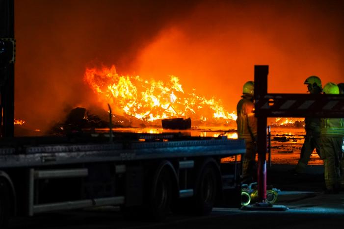 Zeer grote brand in loods met afval Renewi