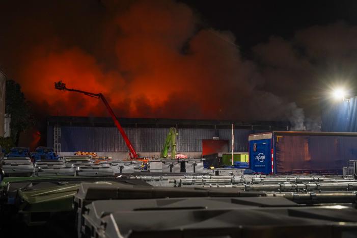 Zeer grote brand in loods met afval Renewi