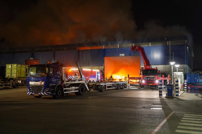 Zeer grote brand in loods met afval Renewi