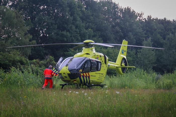Traumahelikopter landt voor incident in bos