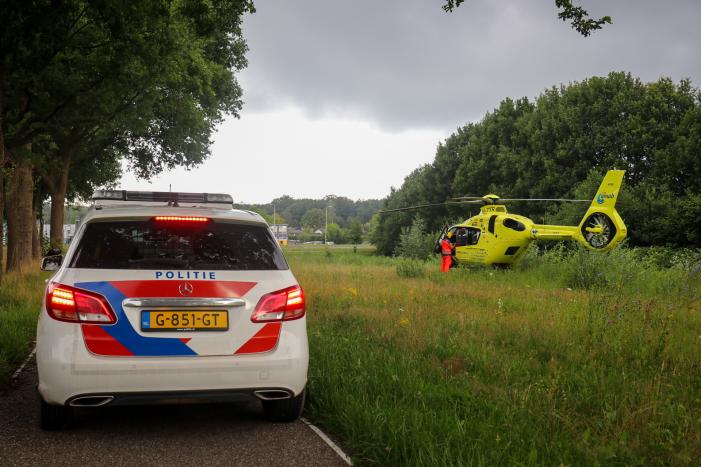 Traumahelikopter landt voor incident in bos